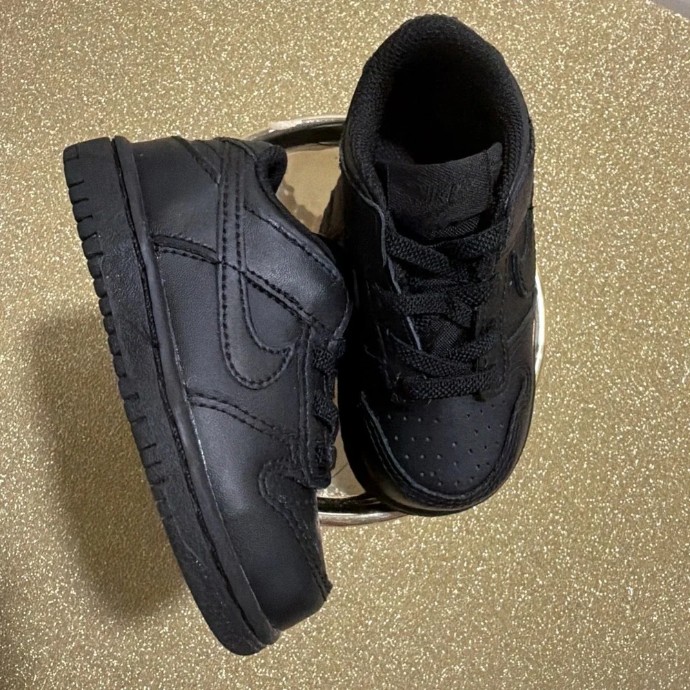 Nike Toddler Black Slip-on Tennis Shoe Sz 6.5 Gently Used